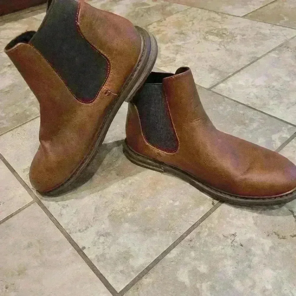 New no tags Kenneth Cole brown leather boys Girls sz 2, $15 - Picture 1 of 4